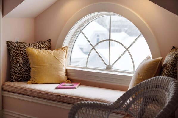 Interior - The Jungle Room - Premier Harbor Springs Suite (Harbor Springs)