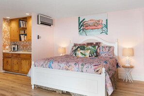 1 bedroom, desk, iron/ironing board, travel crib - The Jungle Room - Premier Harbor Springs Suite (Harbor Springs)