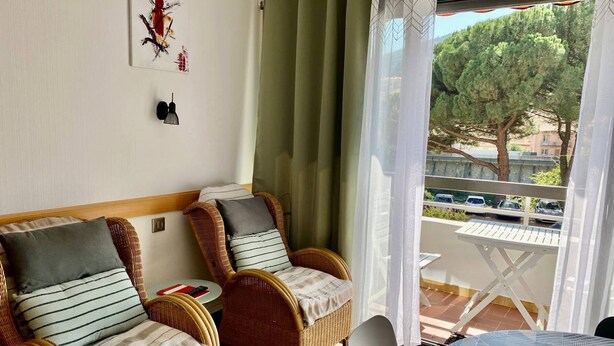 Interior - Cozy Studio for 2 with Balcony, Close to Thermal Baths & Town Center in Amélie-les-Bains (Amélie-les-Bains-Palalda)