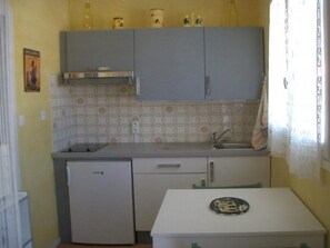 Microwave, coffee/tea maker, toaster