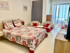 Iron/ironing board, free WiFi