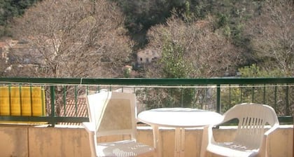 Cozy Studio for 2 with Balcony, Wi-Fi near Thermes, Amélie-les-Bains