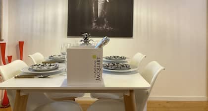 Air-conditioned cottage by the sea