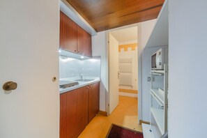 Fridge, microwave, stovetop, cookware/dishes/utensils