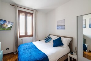 1 bedroom, iron/ironing board, WiFi, bed sheets - GuestHost - The apartment is on the first floor of a building without a lift. It is necessary to climb 18 steps to access it.Suitable for 3 people, with a double bedroom (90x1.60mt) and a sofa bed (80x2.00mt) in 50m2 of space.The accommodation is located (Vigonza)