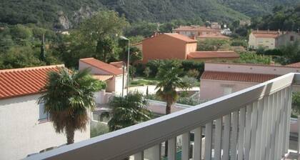 Cozy F2 Apartment with Balcony & Garage, Near Thermes, Amélie-les-Bains, 2 Sleeps