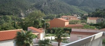 Cozy F2 Apartment with Balcony & Garage, Near Thermes, Amélie-les-Bains, 2 Sleeps