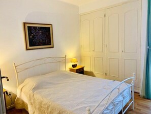 1 bedroom, iron/ironing board, free WiFi