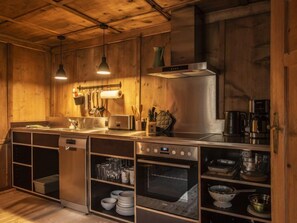 Kühlschrank, Mikrowelle, Ofen, Geschirrspüler