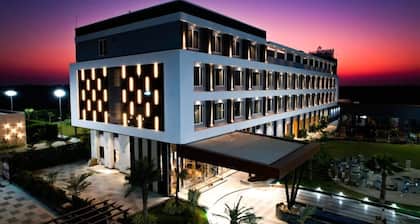 Krishna Hotel And Resort