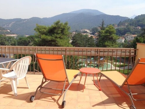 Charming F1 with Terrace, Garage, and WiFi - Close to Spa and Town Center in Amélie-les-Bains