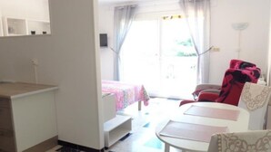 WiFi (free) - Charming F1 with Terrace, Garage, and WiFi - Close to Spa and Town Center in Amélie-les-Bains (Amélie-les-Bains-Palalda)