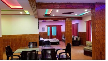 华丽双人房 | 熨斗/熨板、免费 WiFi、床单