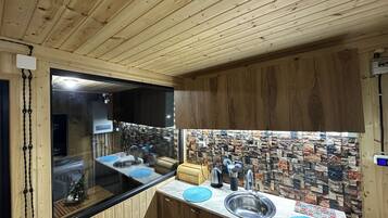 Nhà trên cây tiện nghi đơn giản | Bếp riêng