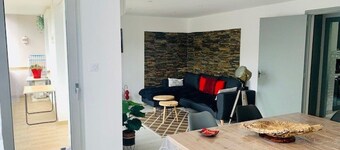 Sunny 2-Bedroom Apartment with A/C, Balcony, Near City Center and Thermal Baths