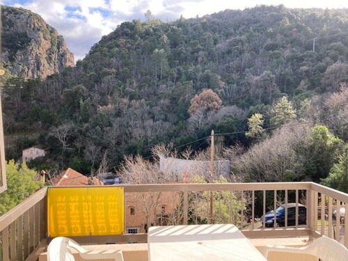 Charming Studio in Amélie-les-Bains - Balcony, Heating, WiFi, Near Center & Spa