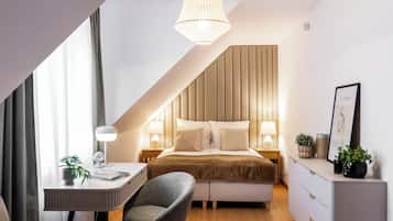 4 bedrooms, desk, iron/ironing board, travel crib