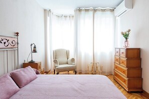 1 bedroom, iron/ironing board, travel crib, WiFi