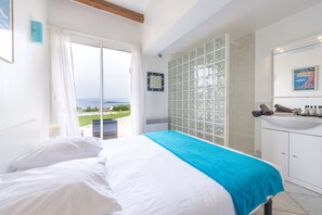 6 quartos, ferros/tábuas de passar roupa, Wi-Fi, roupa de cama