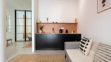 Junior Suite, Annex Building | 1 bedroom, minibar, in-room safe, desk