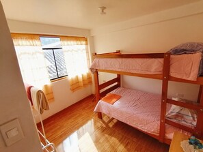 Family House | 3 bedrooms, iron/ironing board, free WiFi