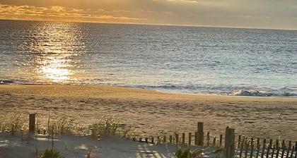 Lime Crush...Sweet studio apartment a 1/2 block to a private beach.