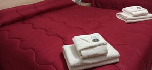 4 Schlafzimmer, Schreibtisch, Bügeleisen/Bügelbrett, kostenloses WLAN