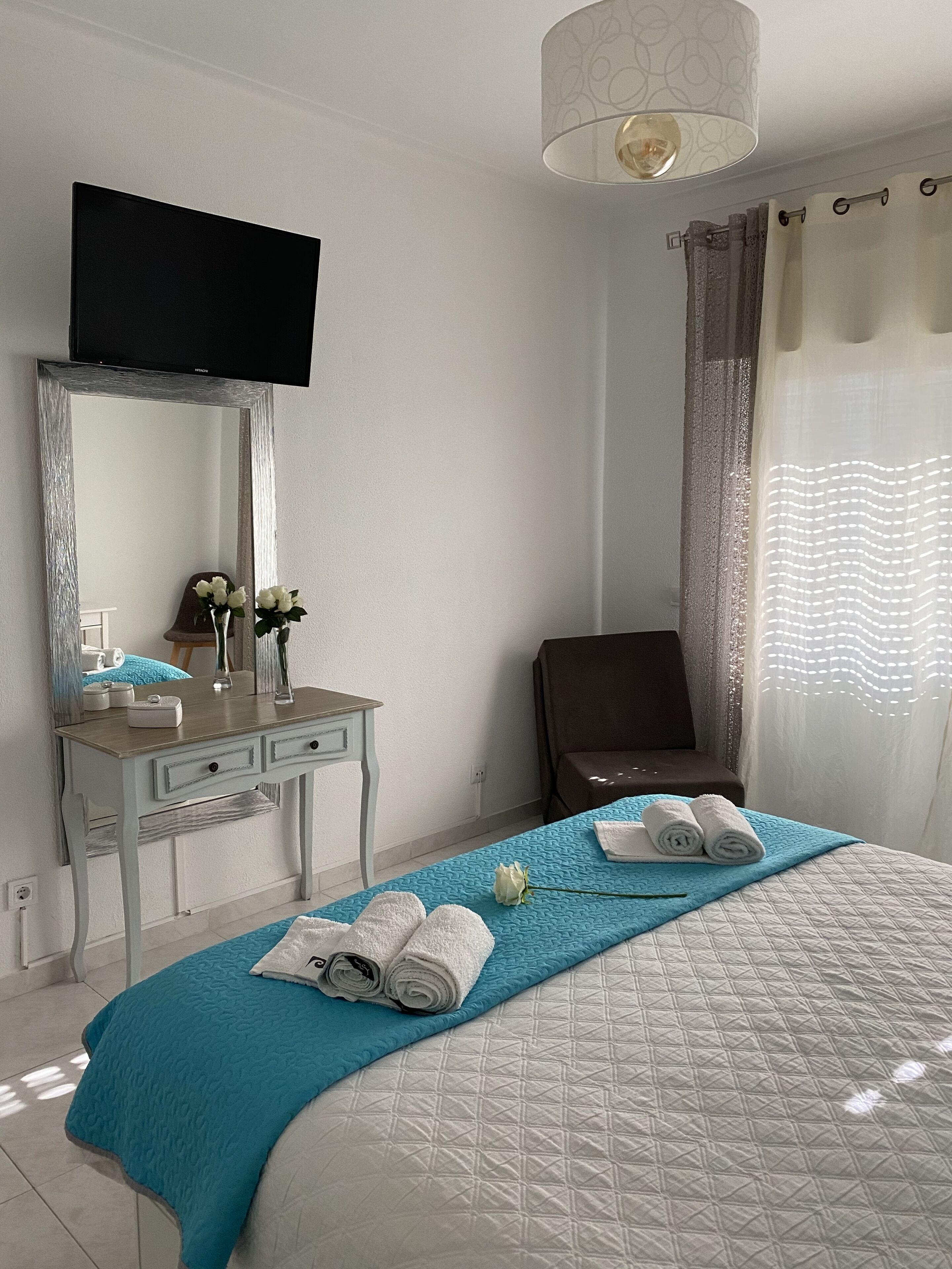 1 habitación, tabla de planchar con plancha, wifi y ropa de cama 