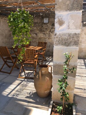 Outdoor dining - Cottage 'The Three Times' (Poggiardo)