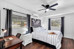 4 bedrooms, desk, laptop workspace, blackout drapes