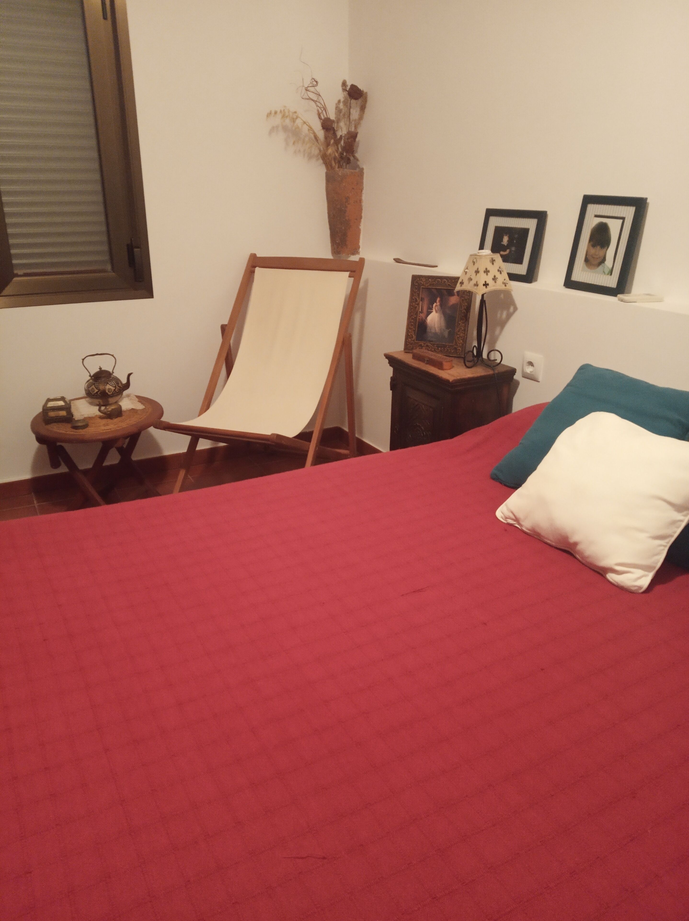 2 slaapkamers, een strijkplank/strijkijzer, reisbedje, gratis wifi