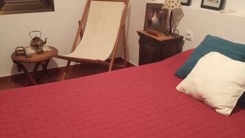 2 slaapkamers, een strijkplank/strijkijzer, reisbedje, gratis wifi