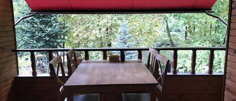 Cabane dans les arbres pour lune de miel | 1 chambre, systĂšme dâinsonorisation, accĂšs au Wi-Fi (inclus)