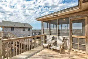 Terrace/patio - ISLAND TIME Semi-oceanfront, 4BR 3.5BA Home with hot tub (Buxton)