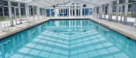 屋内プール、温水プール