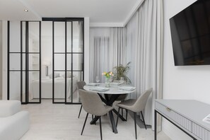 Living room - Apartment Łazienki Park by Renters (Warsaw)