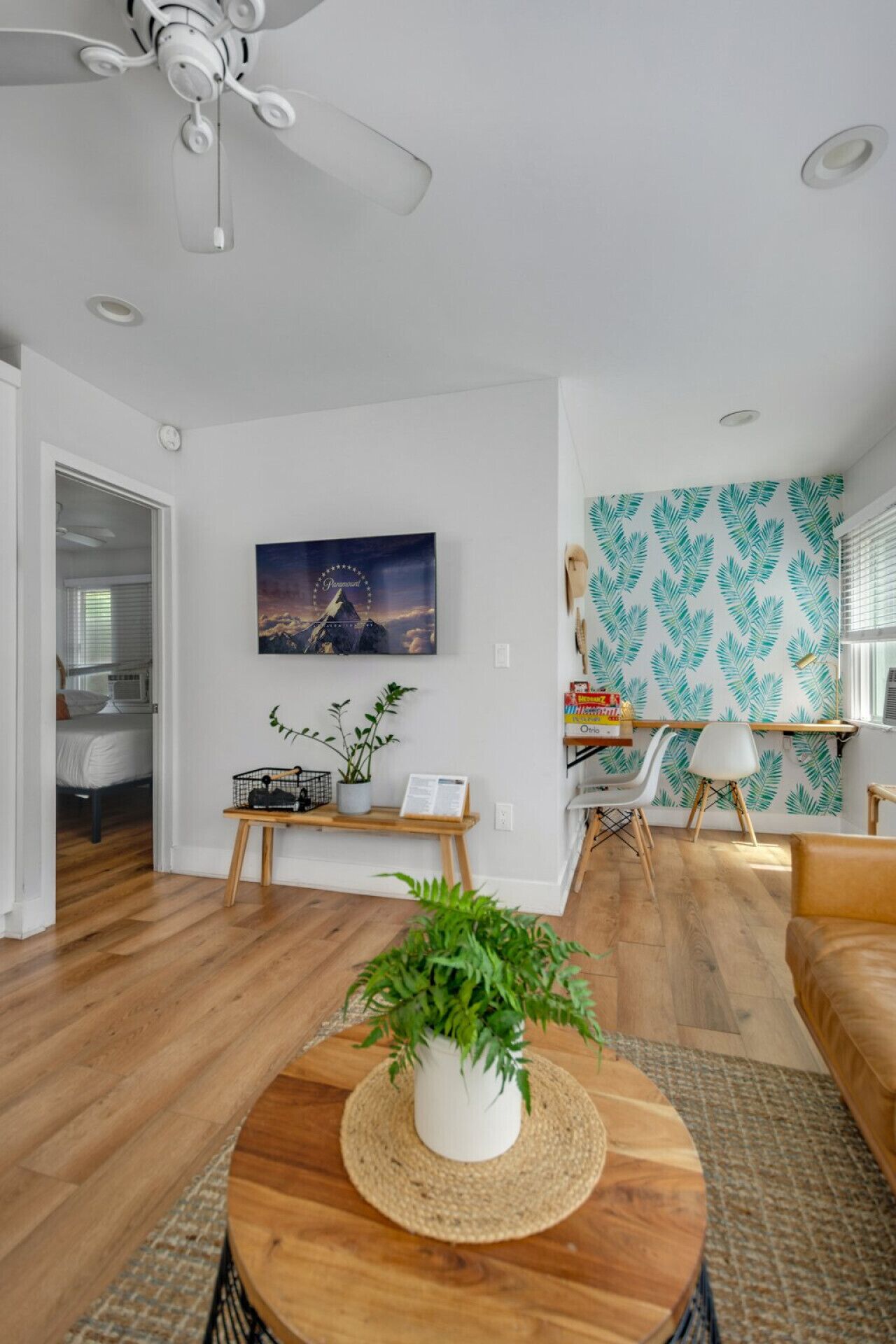 Smart TV, stereo, offices