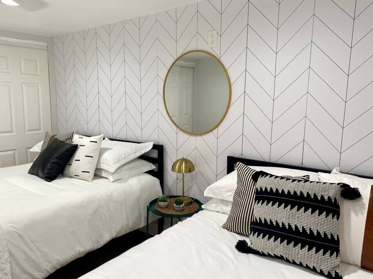 2 bedrooms, desk, iron/ironing board, travel cot