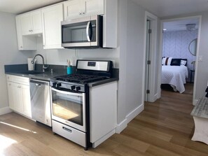 Fridge, microwave, oven, stovetop - Steps to the Beach, Main St & Pacific City - 2BR (Huntington Beach)