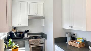 冰箱、微波炉、烤箱、炉灶