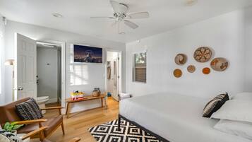 办公桌、熨斗/熨衣板、旅行婴儿床、免费 WiFi