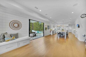 Smart-TV, peis, videospill og bordtennis