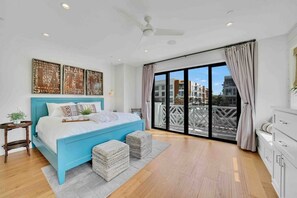 4 bedrooms, desk, iron/ironing board, travel crib
