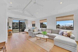 Smart-TV, peis, videospill og bordtennis