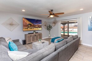 Smart TV, video games, stereo - Havasu Viejo - Pool, Spa, Game Room, Fire Pit (Lake Havasu City)