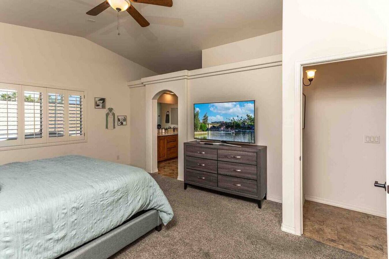 2 sovrum, skrivbord, gratis wi-fi och sängkläder