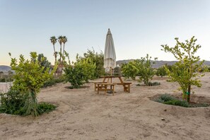 Beach - 8min To Joshua Tree NP | Spa | Firepit | Star Gaze (Twentynine Palms)