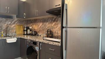 Fridge, oven, stovetop, electric kettle