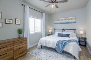 3 室のベッドルーム、旅行用ベビーベッド、WiFi (無料)、ベッドシーツ