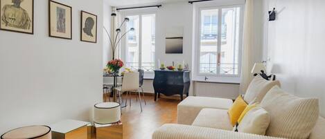 Smart TV, DVD player, stereo